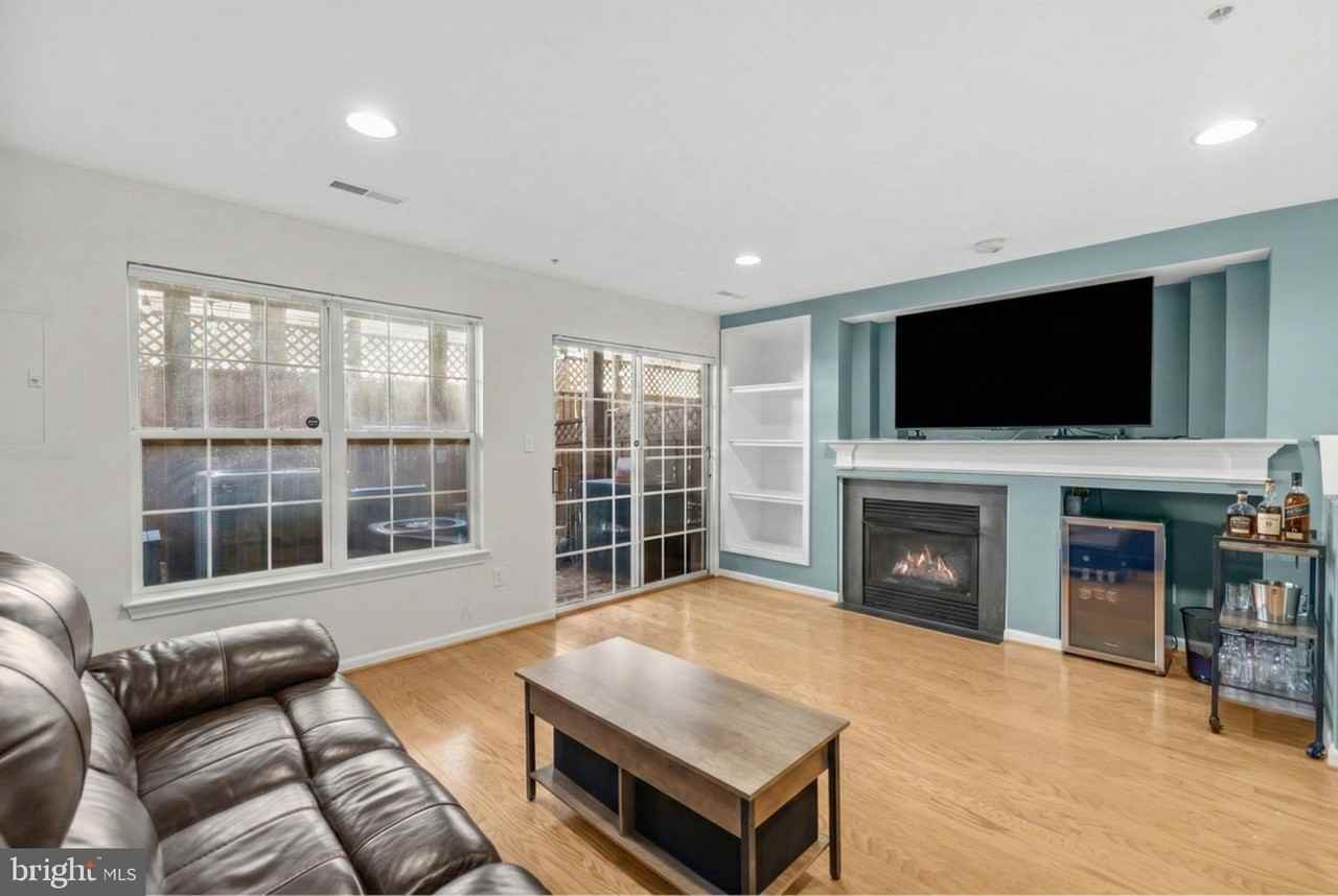 381 Livermore Ln - Photo 7 of 50