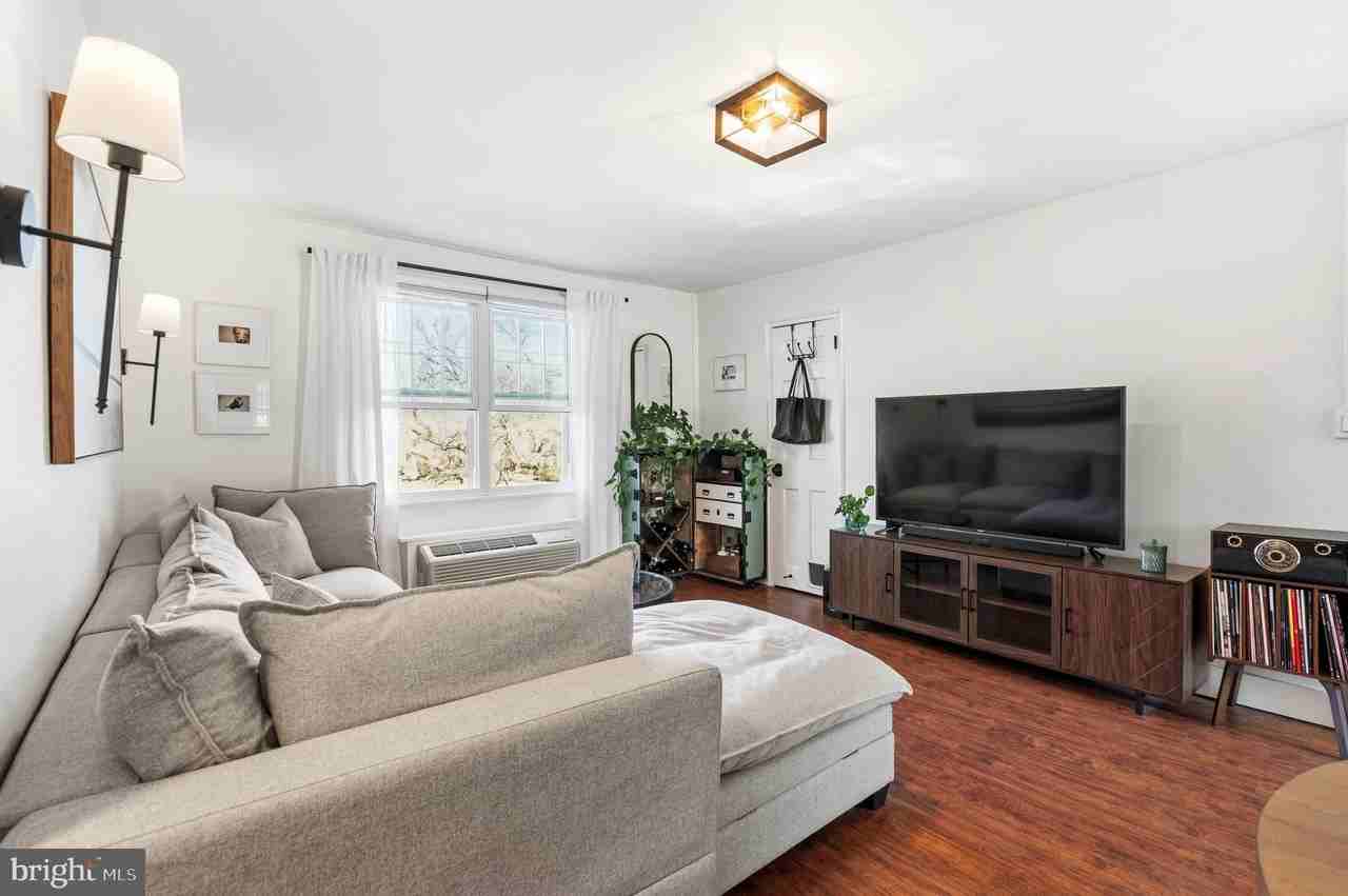 9 Auburn Ct Apt C - Photo 7 of 13