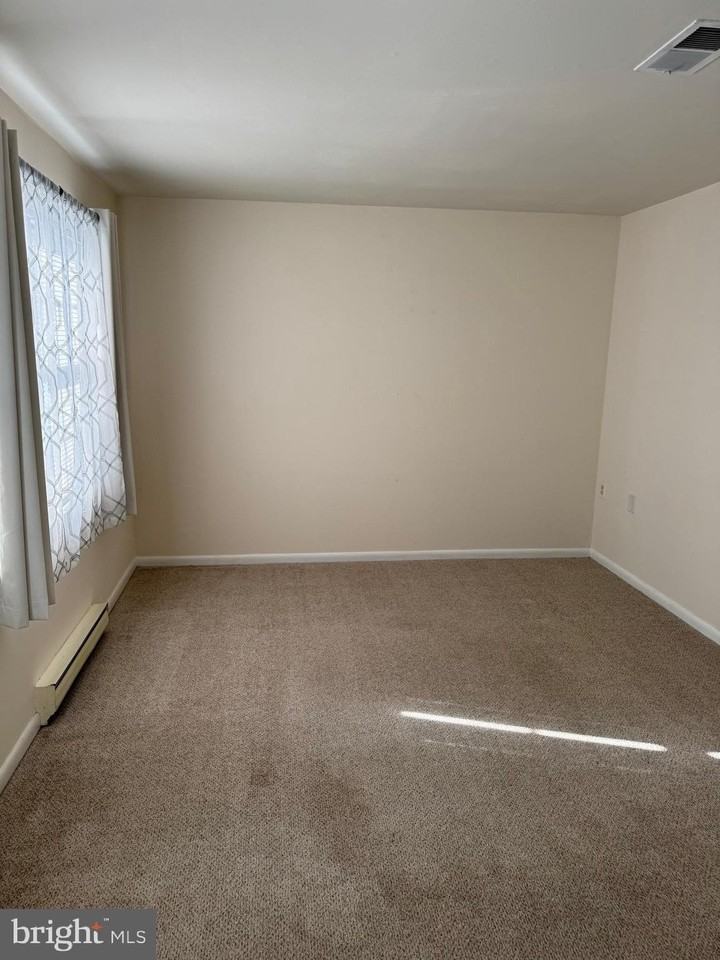 238 Cameron St - Photo 2 of 13