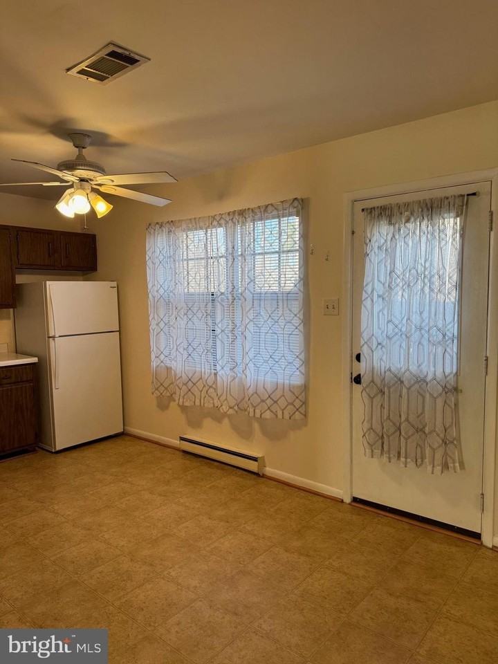 238 Cameron St - Photo 7 of 13