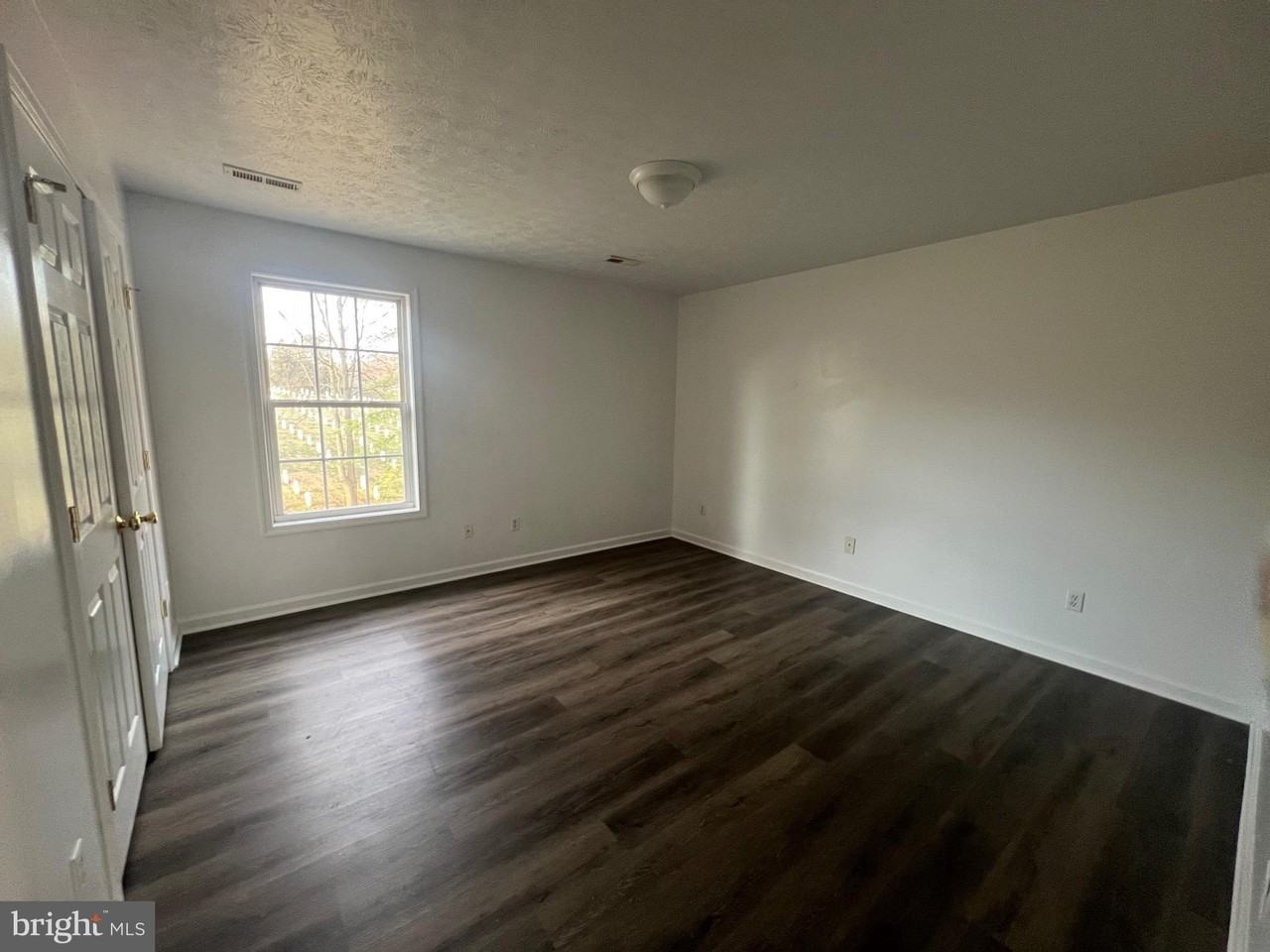 637 E Spencer St - Photo 2 of 11