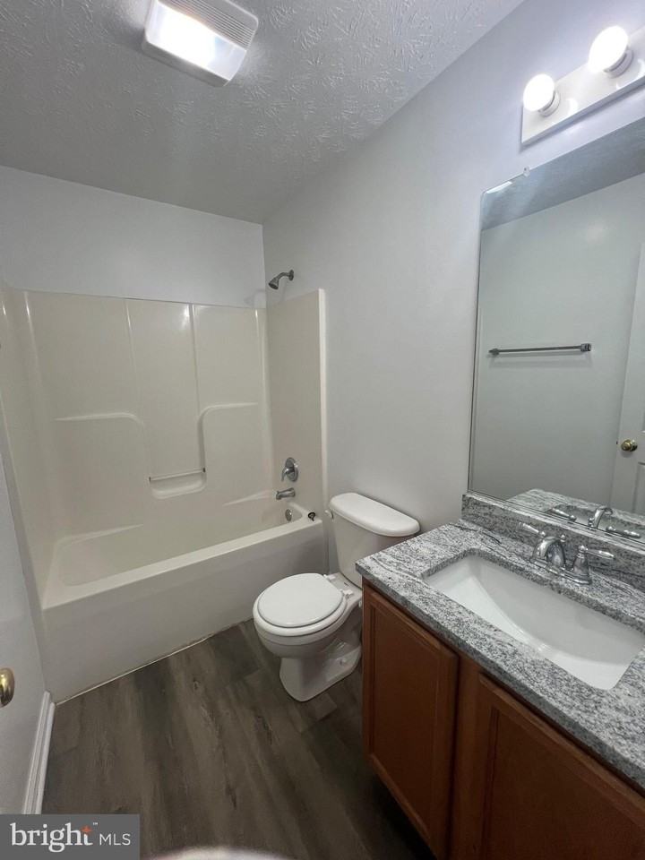 637 E Spencer St - Photo 3 of 11