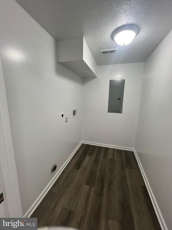 637 E Spencer St - Photo 7 of 11