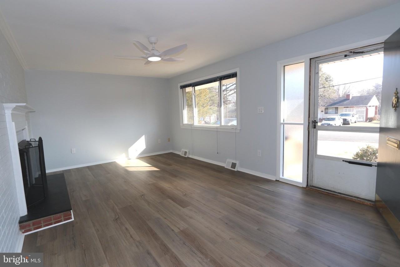 10932 Fairchester Dr - Photo 4 of 21