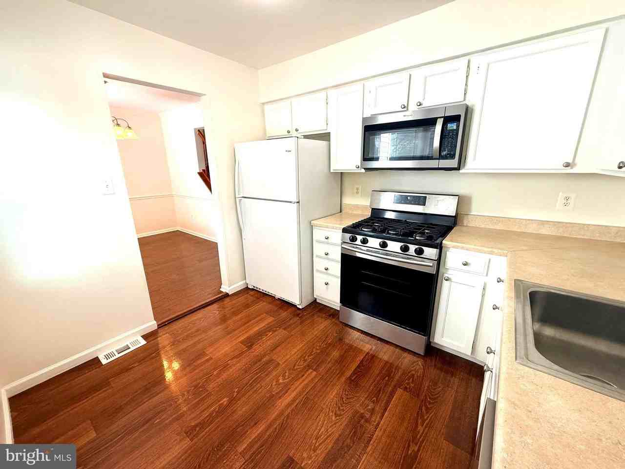 5726 Edgewater Oak Ct - Photo 4 of 35