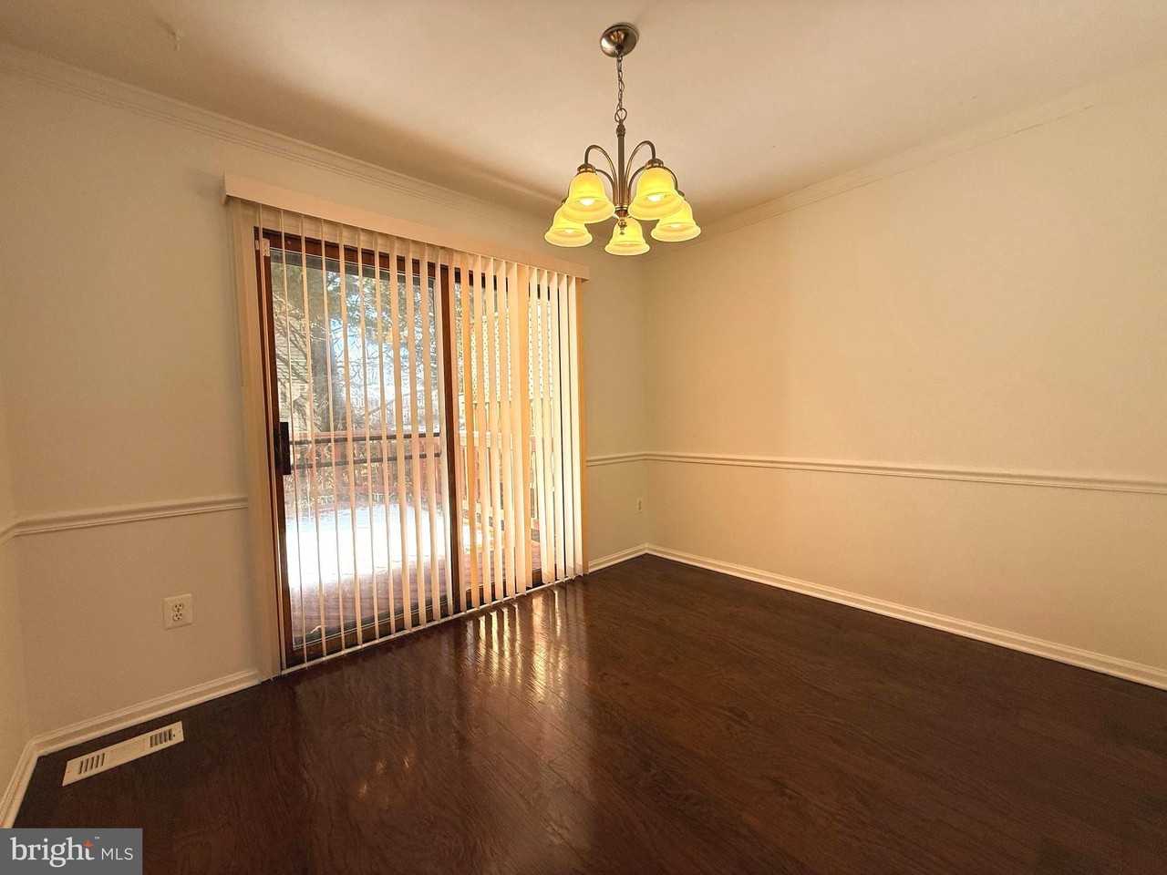 5726 Edgewater Oak Ct - Photo 7 of 35