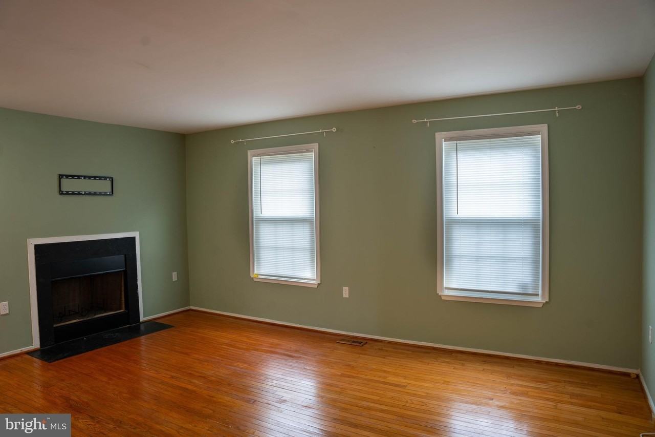 8654 Venoy Ct - Photo 5 of 31