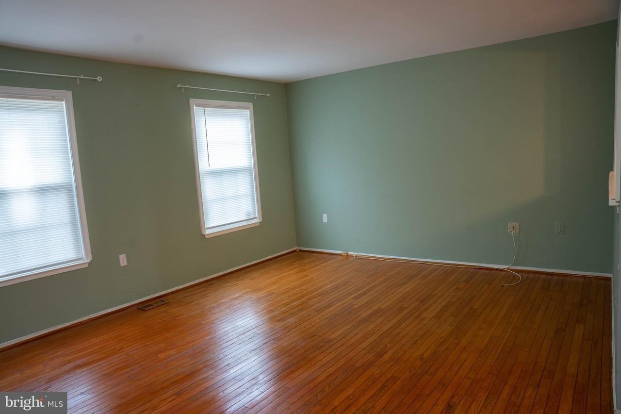 8654 Venoy Ct - Photo 6 of 31