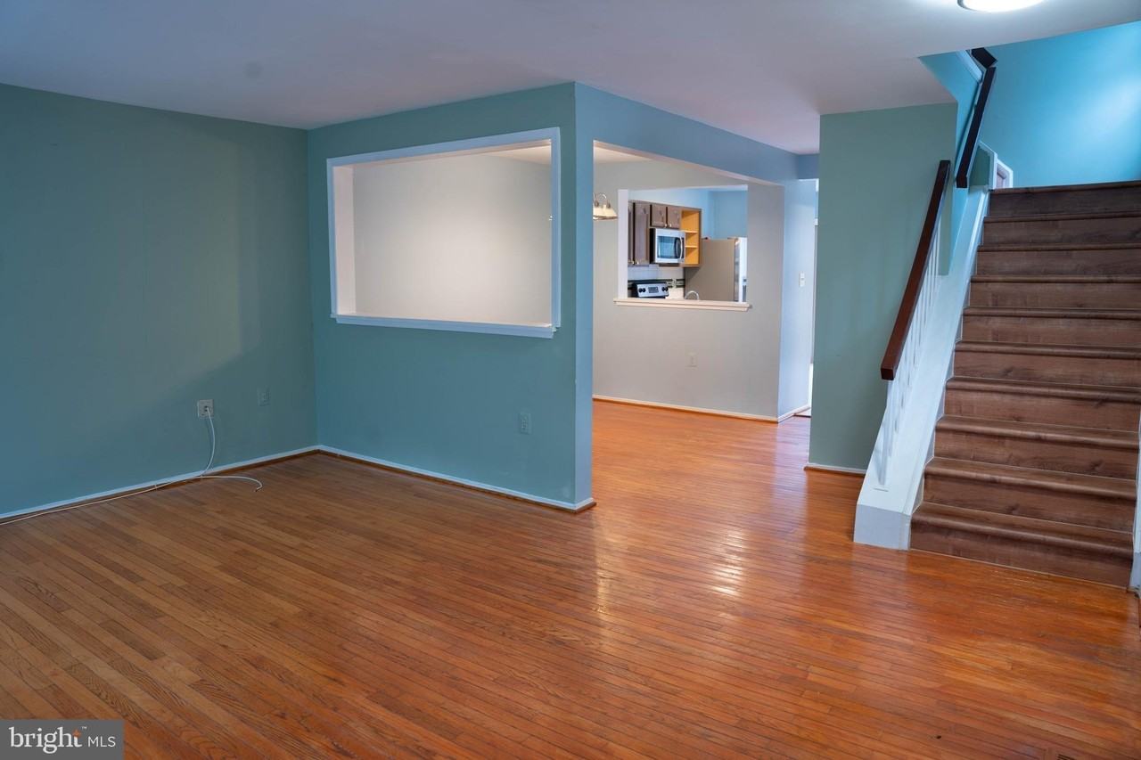 8654 Venoy Ct - Photo 7 of 31