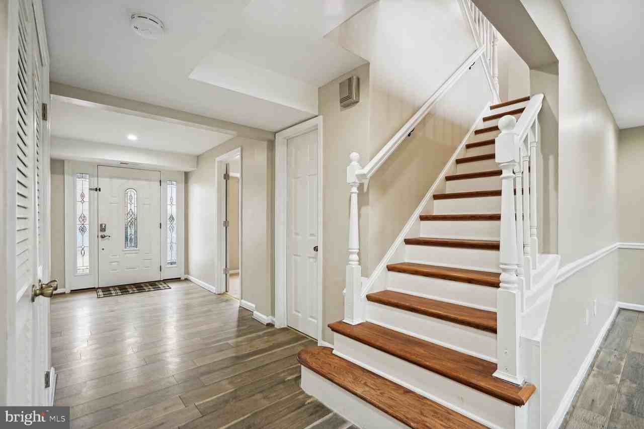 8102 Pinelake Ct - Photo 3 of 22