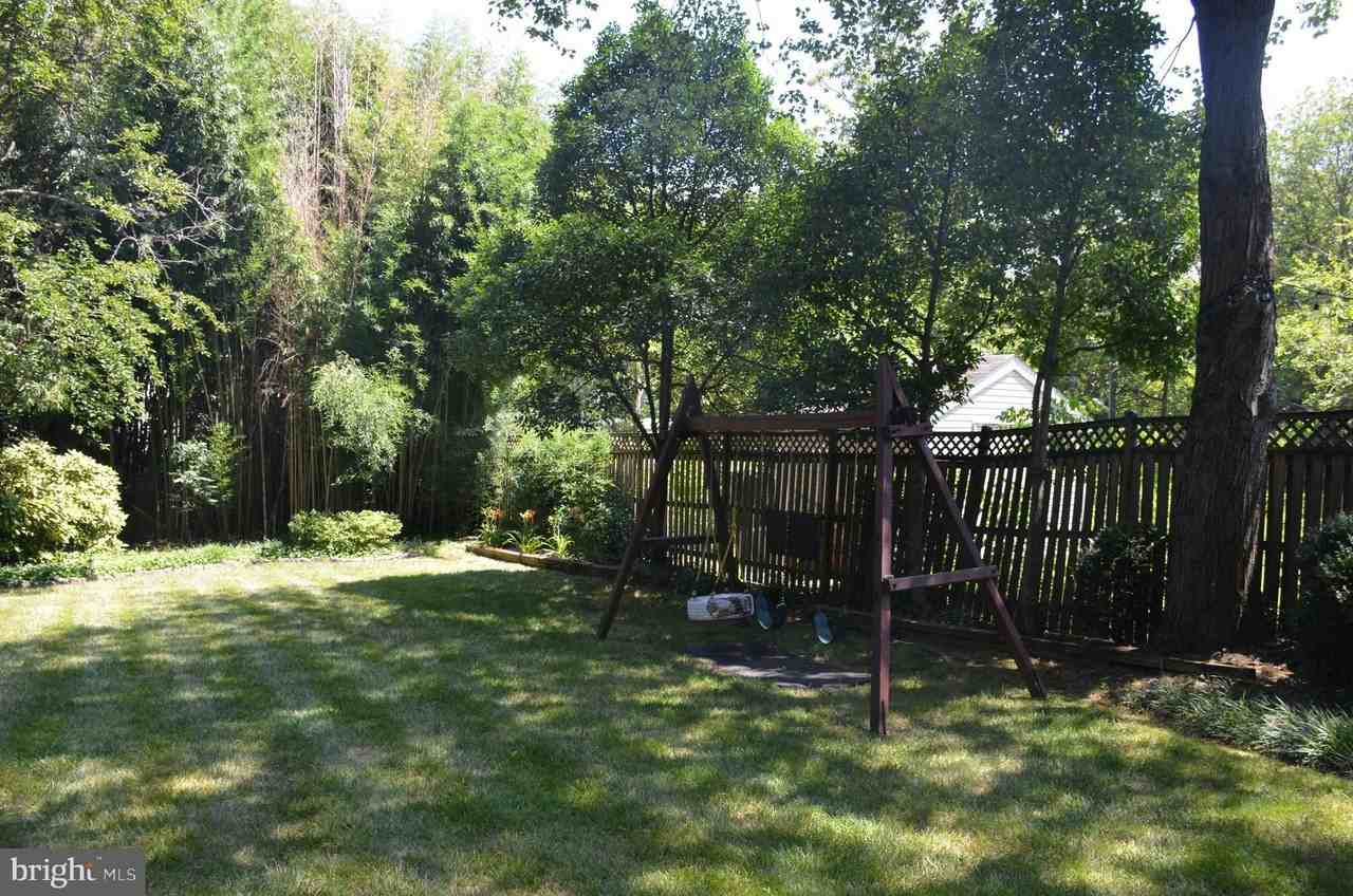 8705 Yardley Dr - Photo 6 of 50