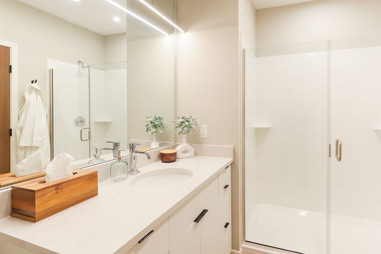 2630 N Hackett Ave #101 - Photo 3 of 11