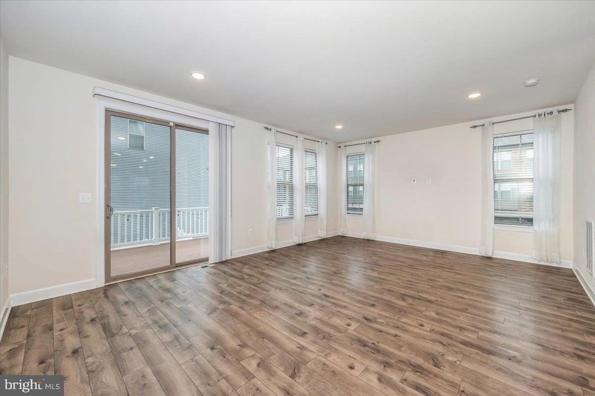 45366 Daveno Sq - Photo 6 of 50