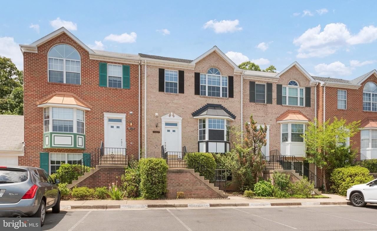 46613 Silhouette Sq - Photo 3 of 33