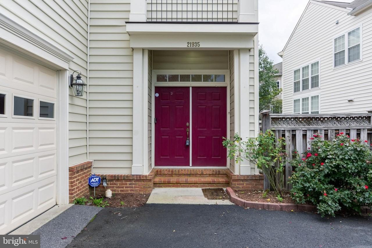 21935 Windover Dr - Photo 2 of 50