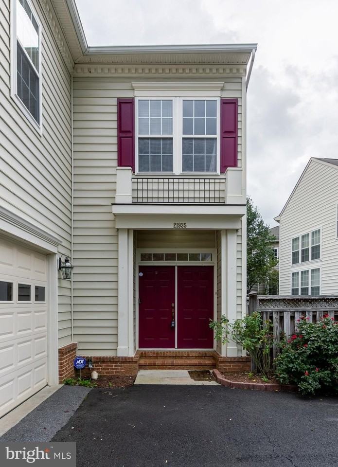 21935 Windover Dr - Photo 3 of 50