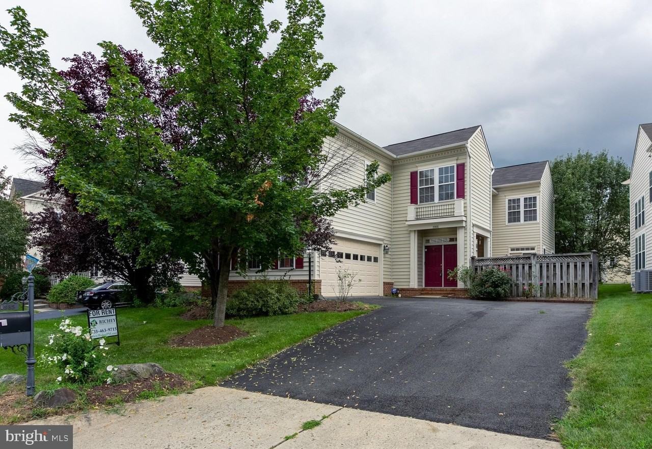 21935 Windover Dr - Photo 4 of 50