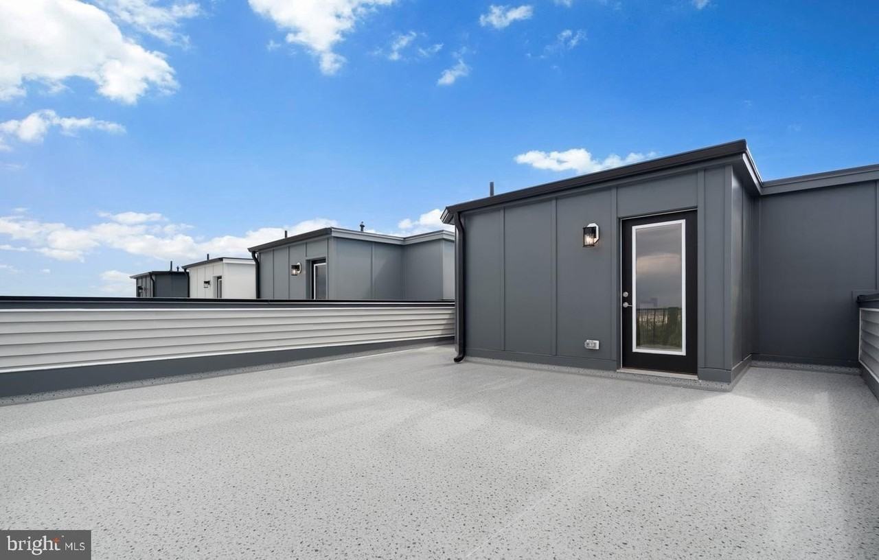 43298 Farringdon Sq - Photo 3 of 24