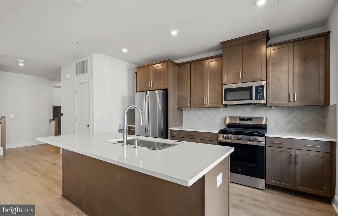 43298 Farringdon Sq - Photo 5 of 24