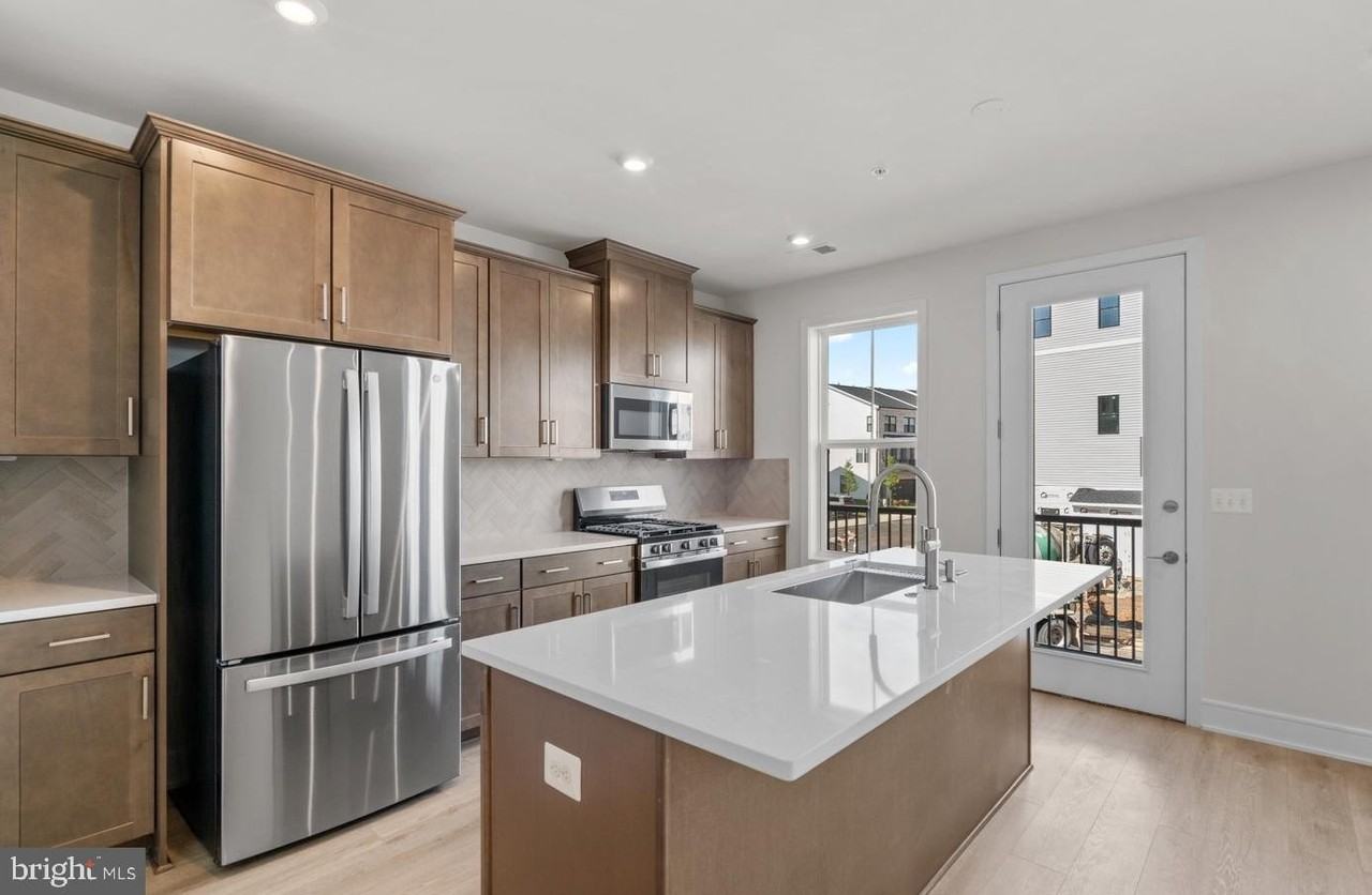 43298 Farringdon Sq - Photo 7 of 24