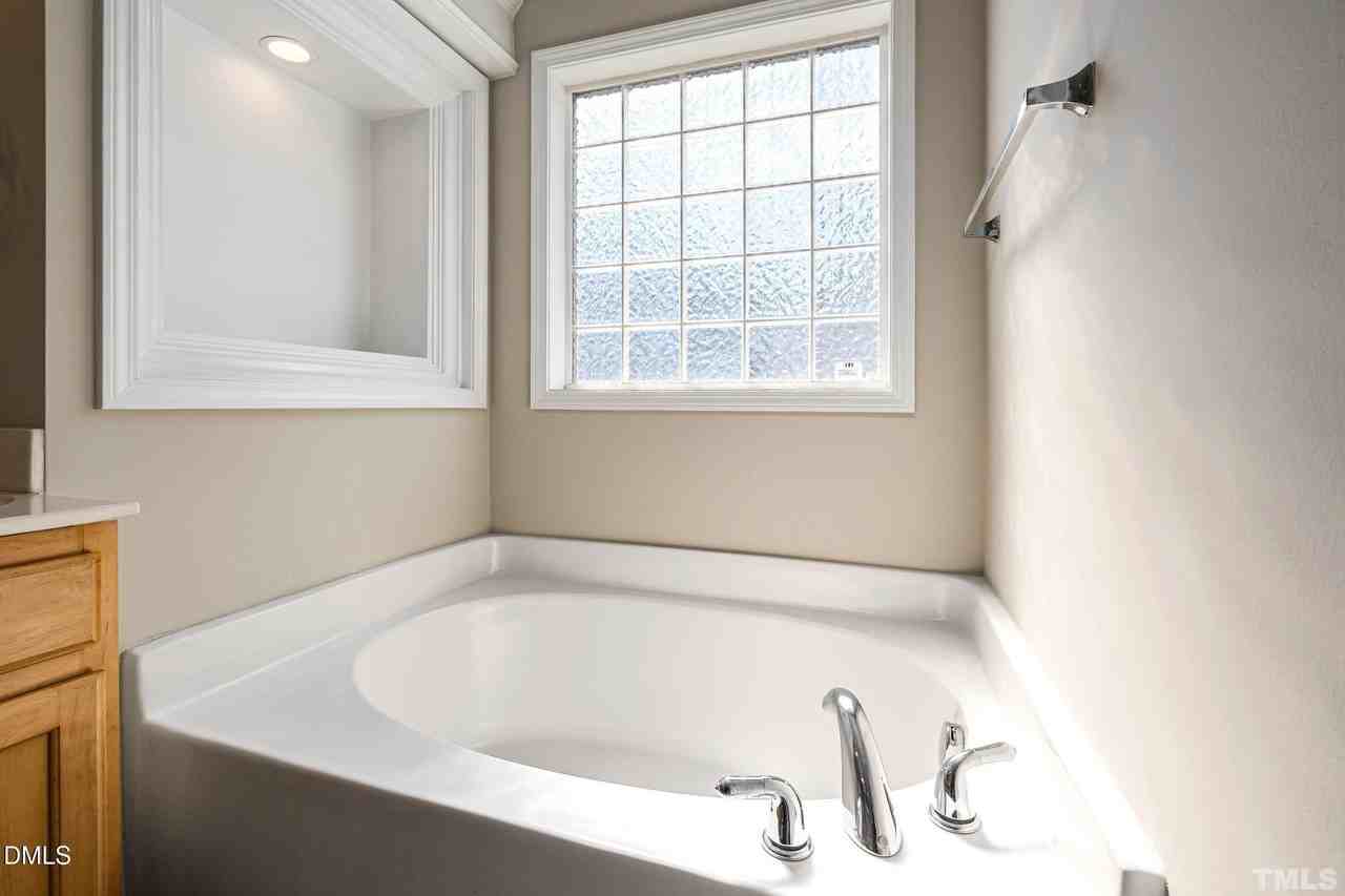 7954 Willowglen Dr - Photo 7 of 29