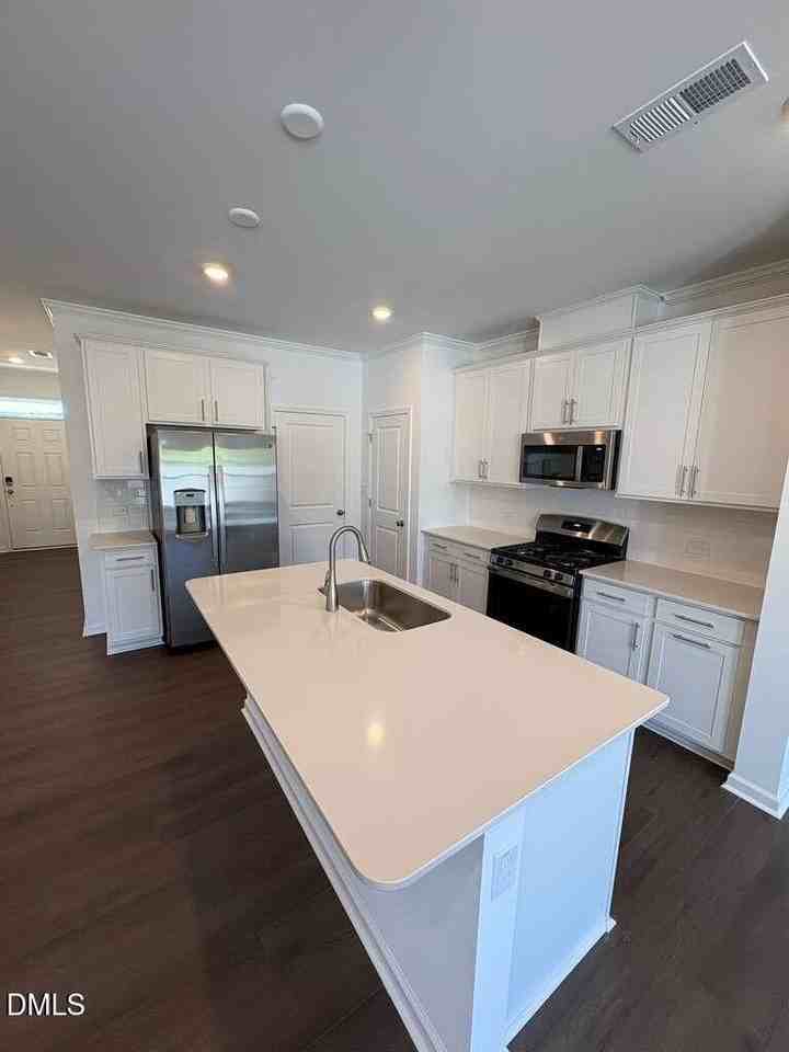 425 Venetian Dr - Photo 3 of 15