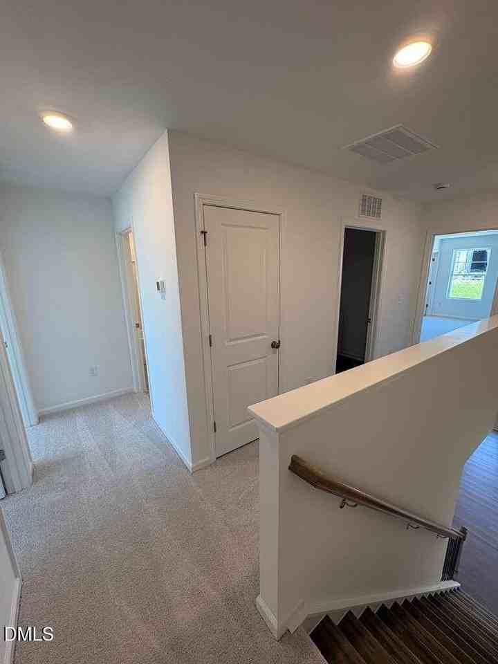 425 Venetian Dr - Photo 4 of 15