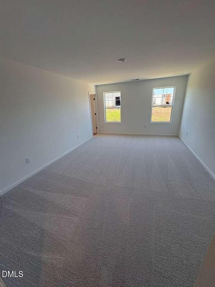 425 Venetian Dr - Photo 5 of 15