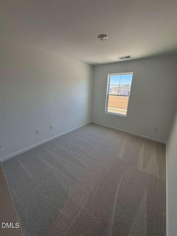 425 Venetian Dr - Photo 7 of 15