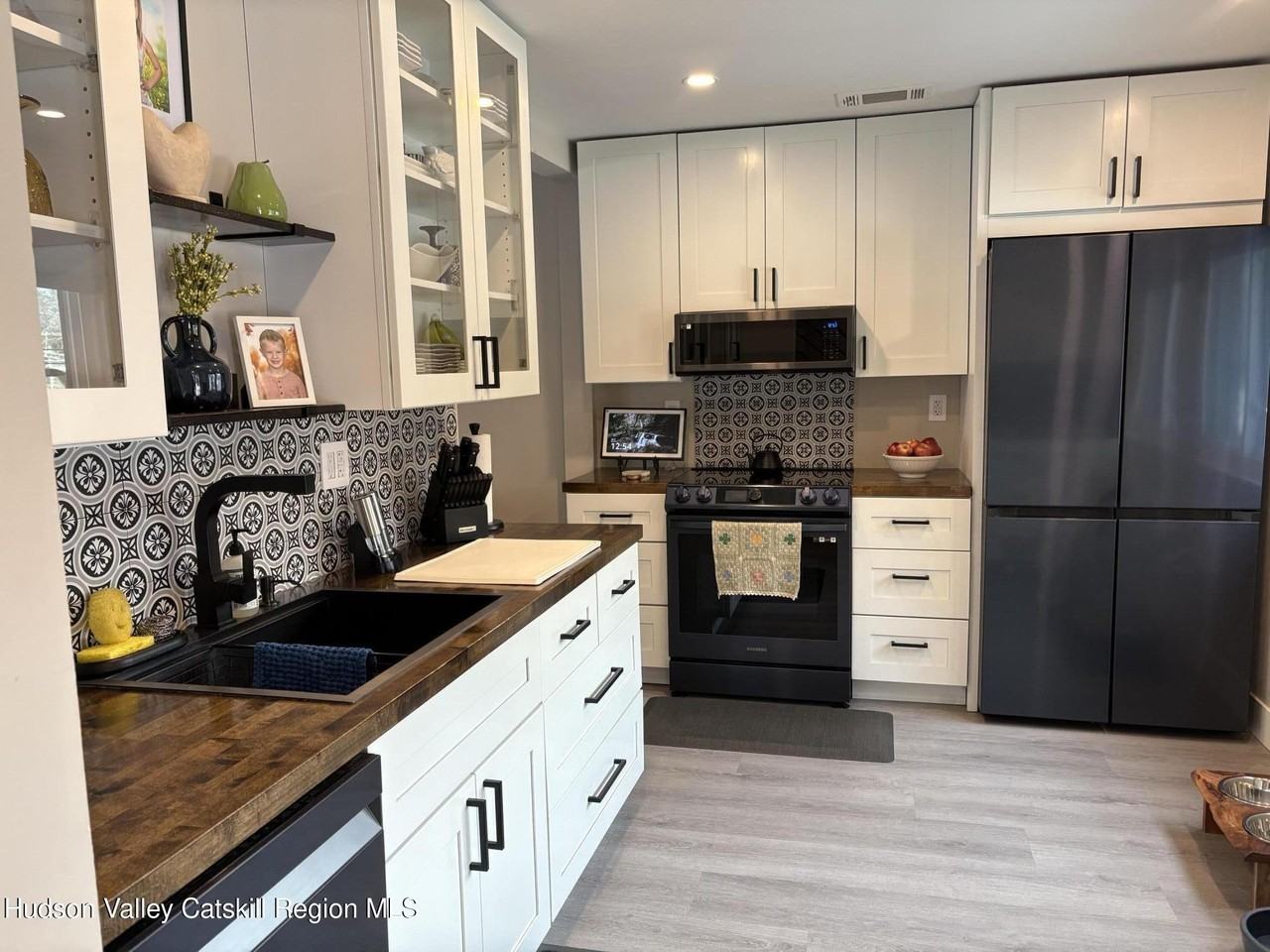 204 Village Ct - Photo 2 of 21