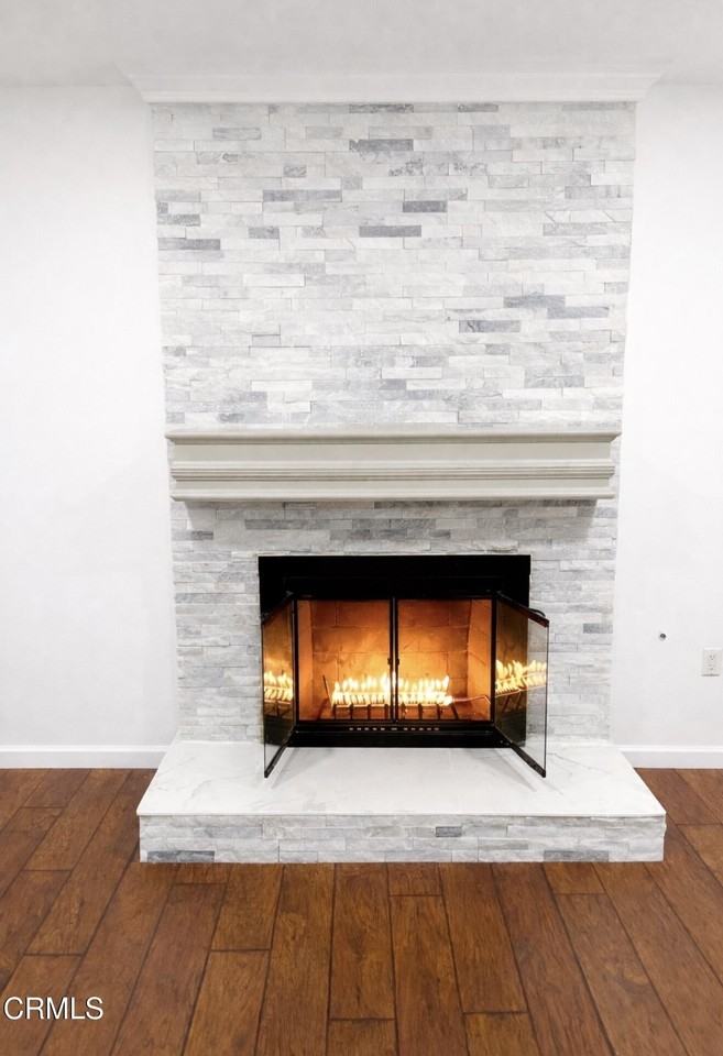 1047 Village Sq - Photo 5 of 9