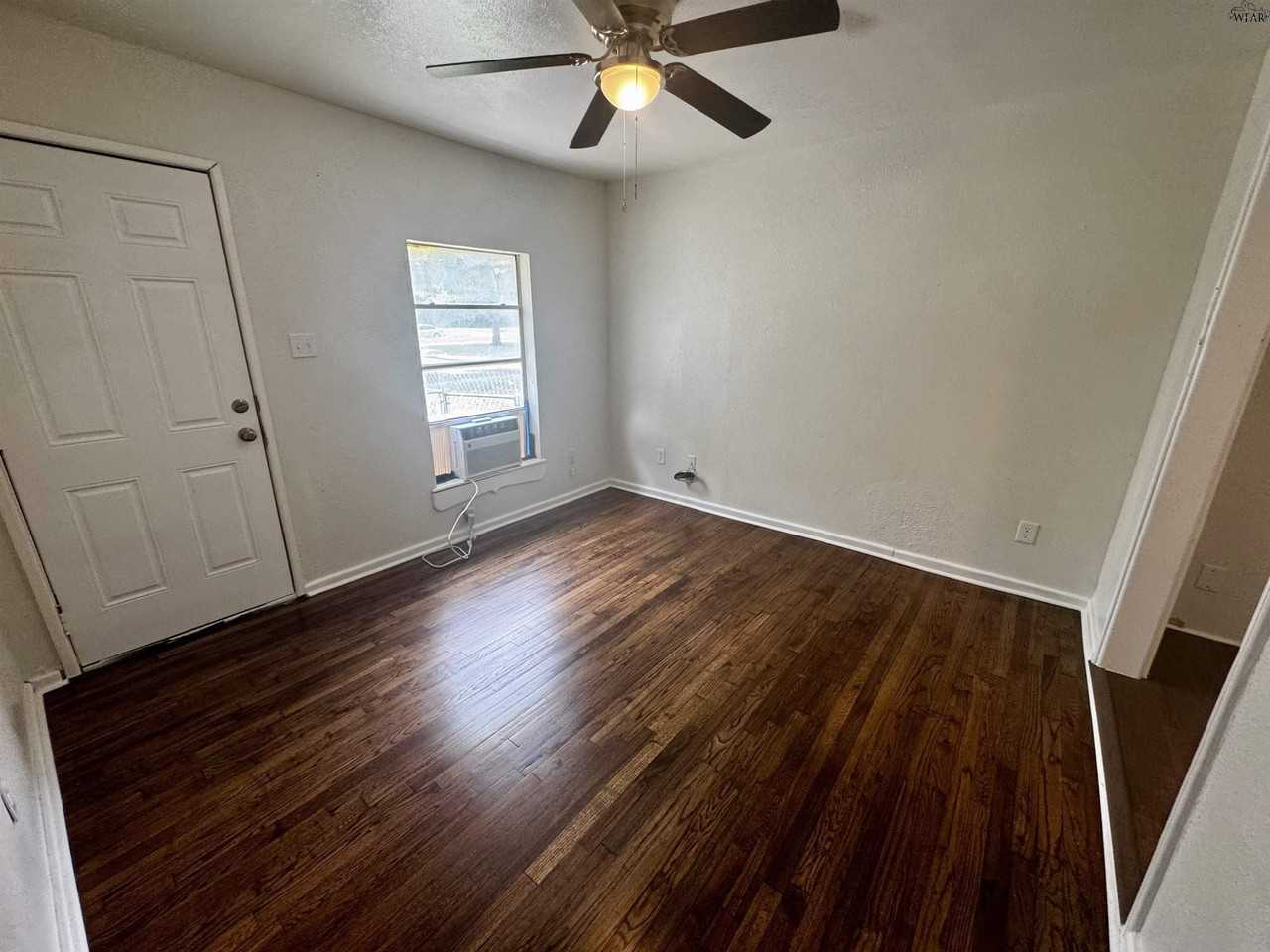 1814 Pearl Ave - Photo 2 of 6