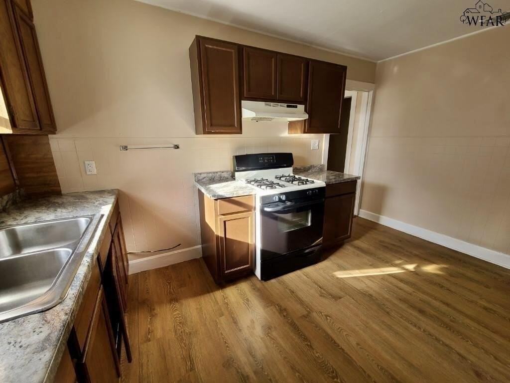 1517 Blonde St - Photo 6 of 20