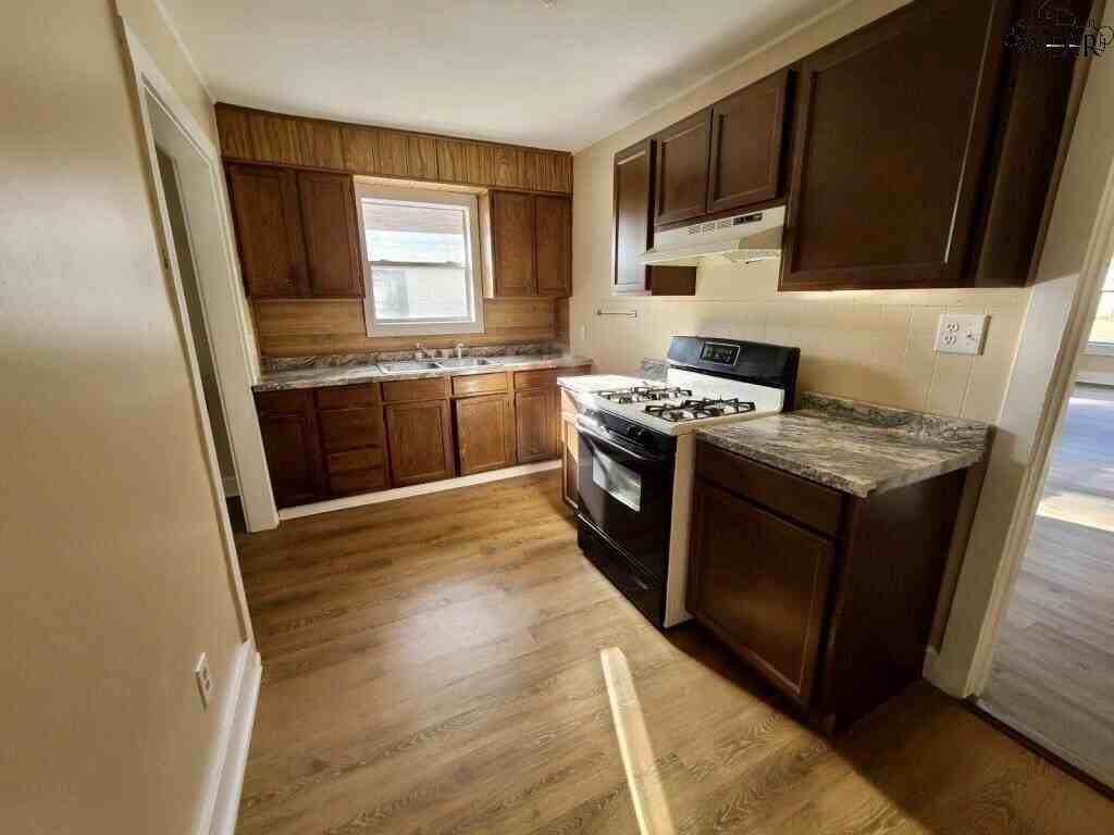 1517 Blonde St - Photo 7 of 20