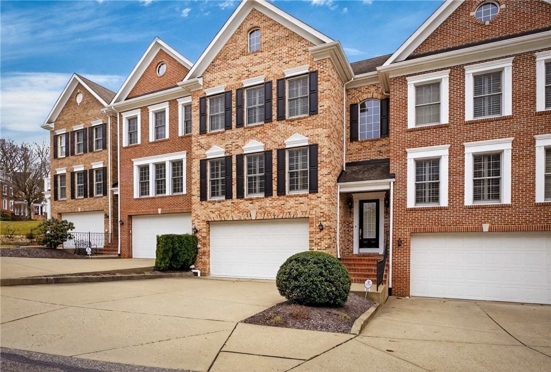 402 Georgetowne Ct - Photo 3 of 48