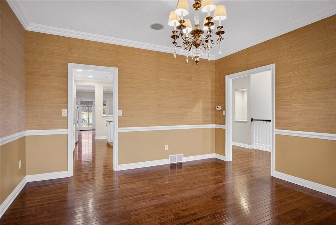 402 Georgetowne Ct - Photo 6 of 48