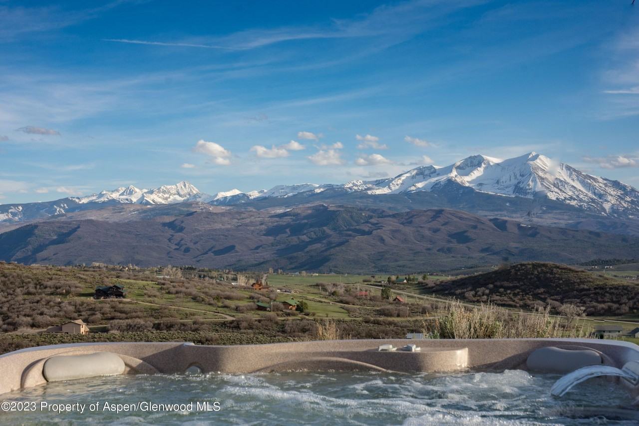 712 Buck Point Rd - Photo 3 of 22