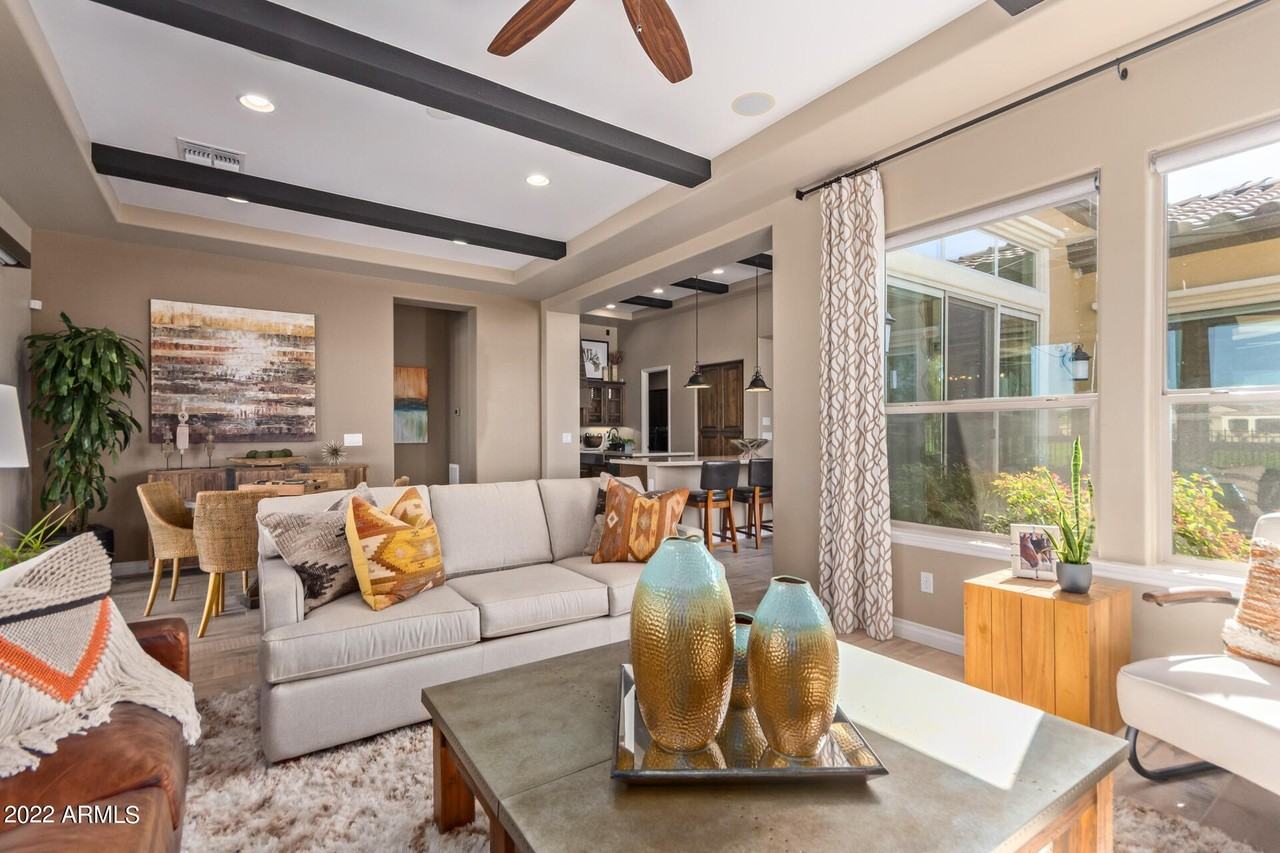 628 E Peach Tree St - Photo 4 of 50