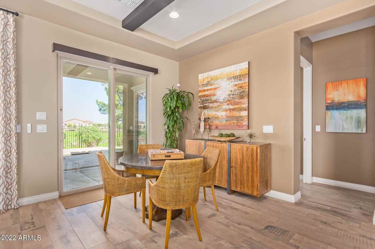 628 E Peach Tree St - Photo 5 of 50