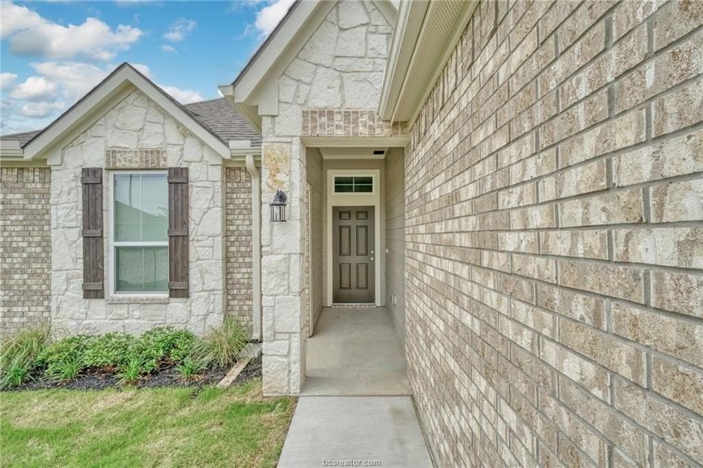 6226 Rockford Dr - Photo 3 of 17