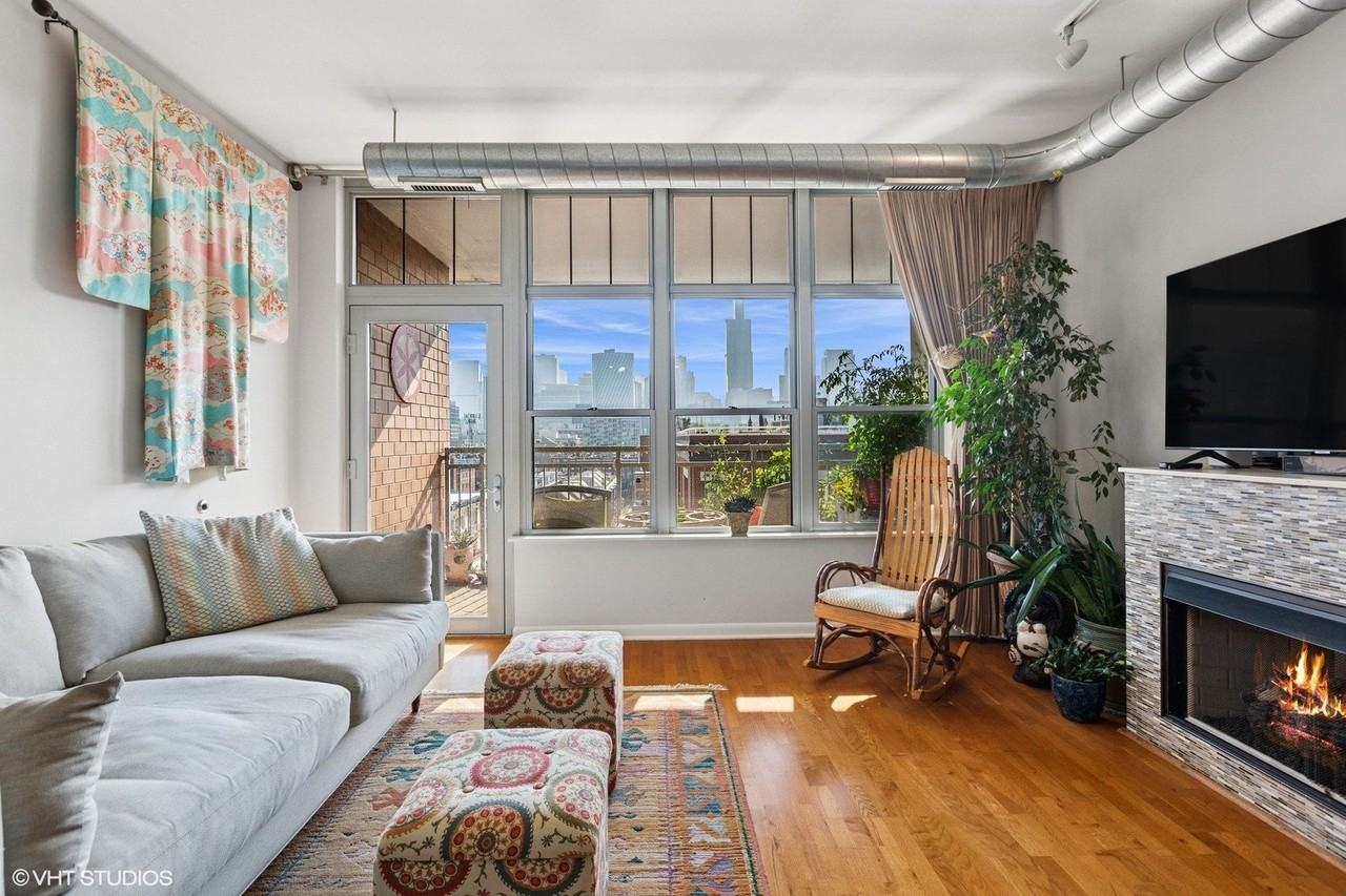 1200 W Monroe St Apt 805 #805 - Photo 3 of 21