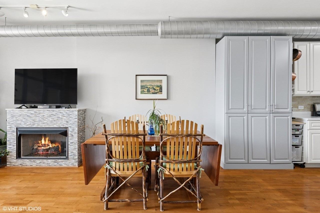 1200 W Monroe St Apt 805 #805 - Photo 7 of 21