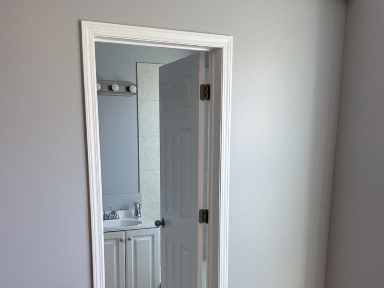 7645 S Cottage Grove Ave Apt 6 #6 - Photo 5 of 8