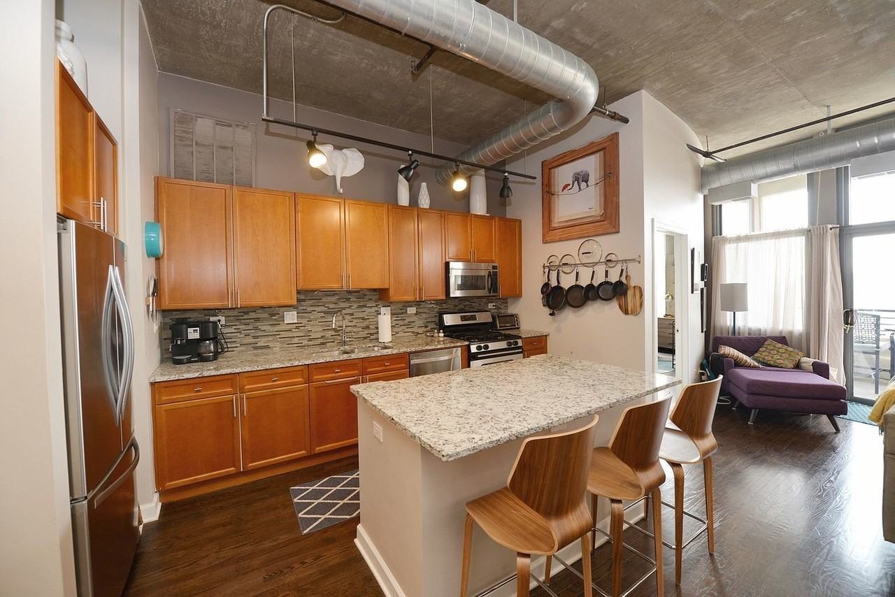 900 N Kingsbury St Apt 1026 - Photo 2 of 39