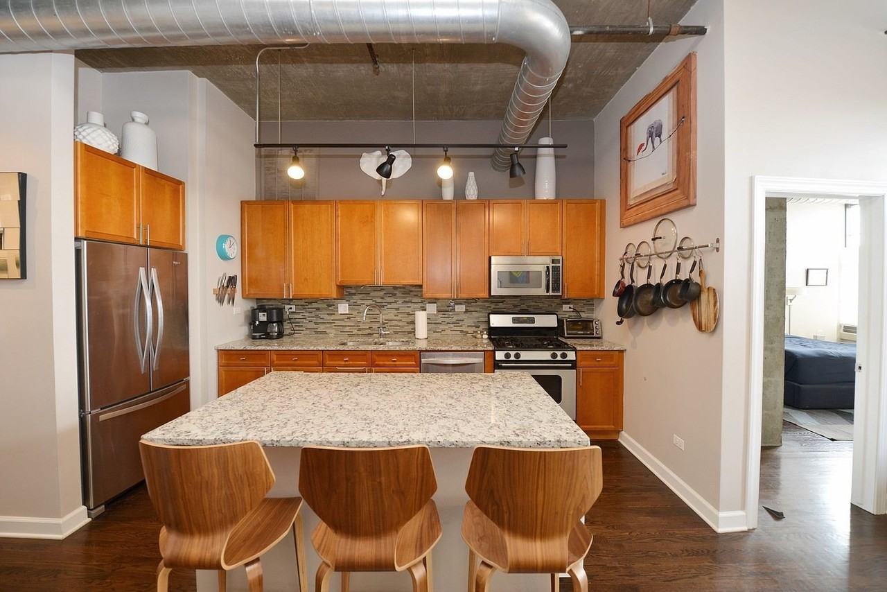 900 N Kingsbury St Apt 1026 - Photo 5 of 39