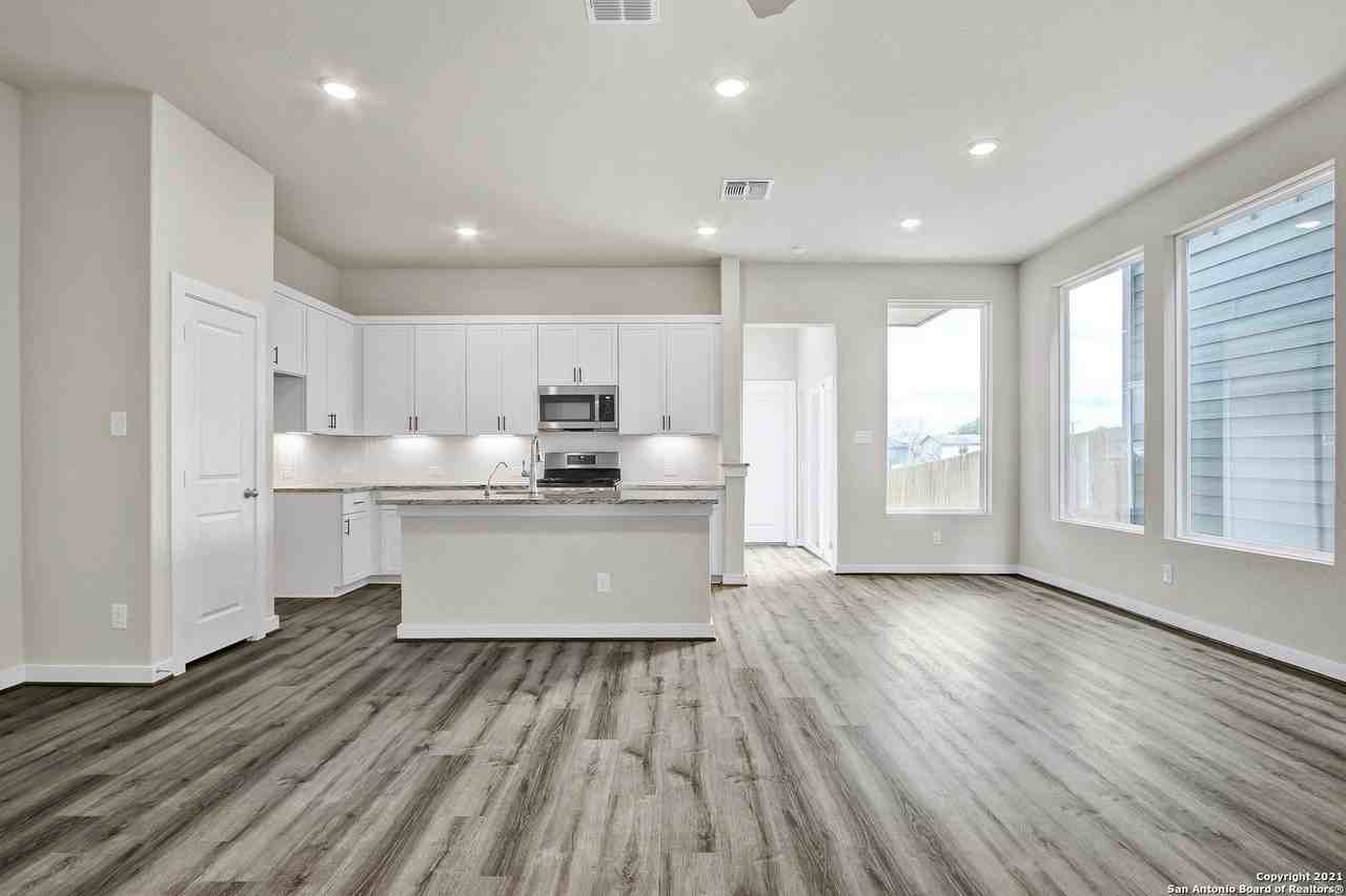 7911 Needle Crk - Photo 4 of 25