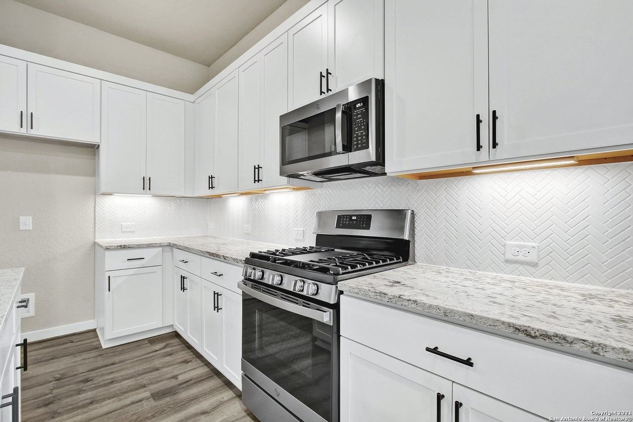 7911 Needle Crk - Photo 7 of 25