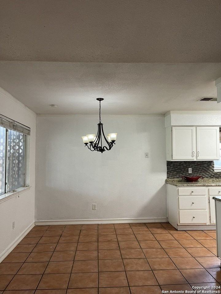 4103 Freestone St - Photo 7 of 26