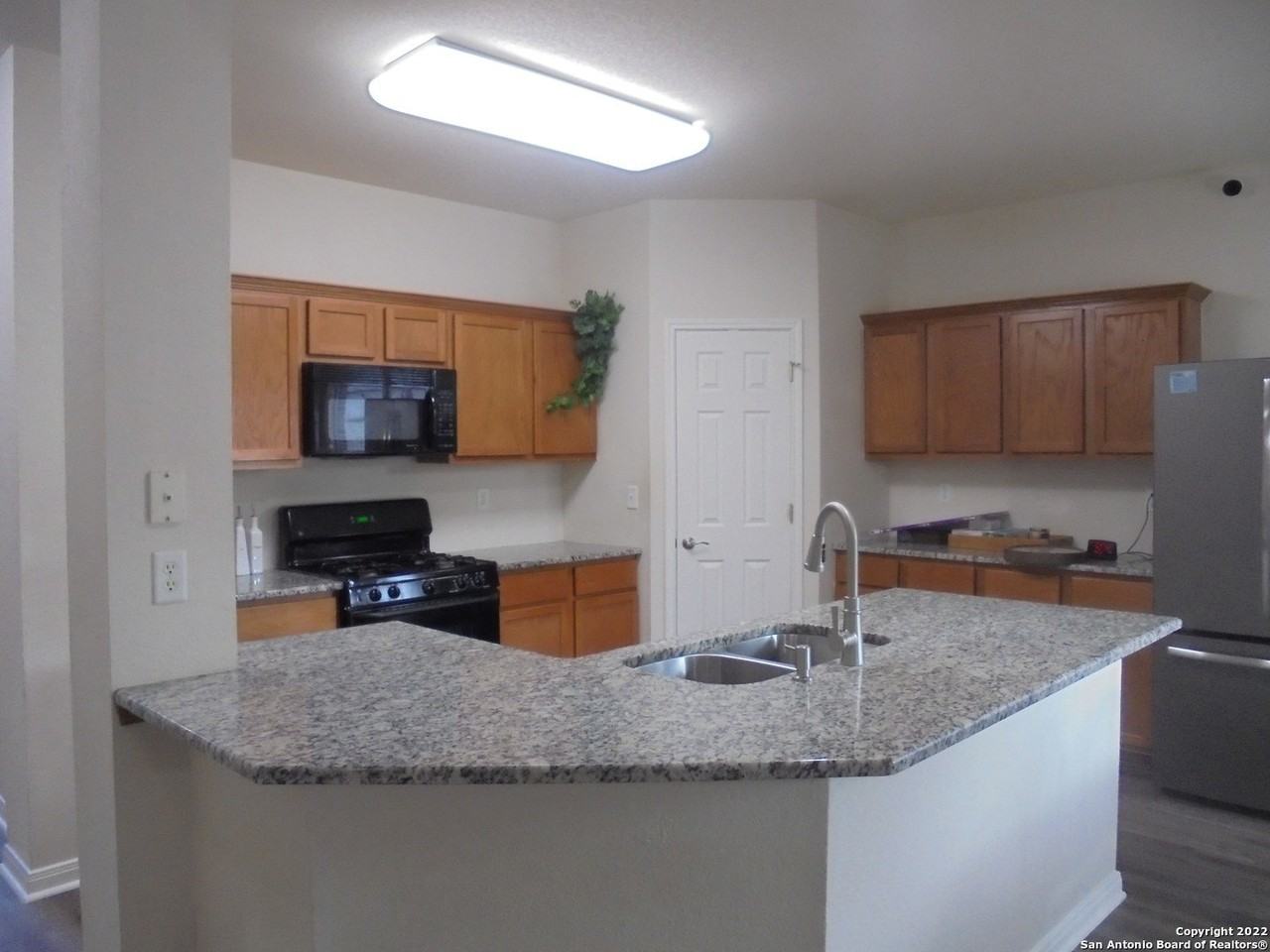 20531 Cliff Park - Photo 4 of 22