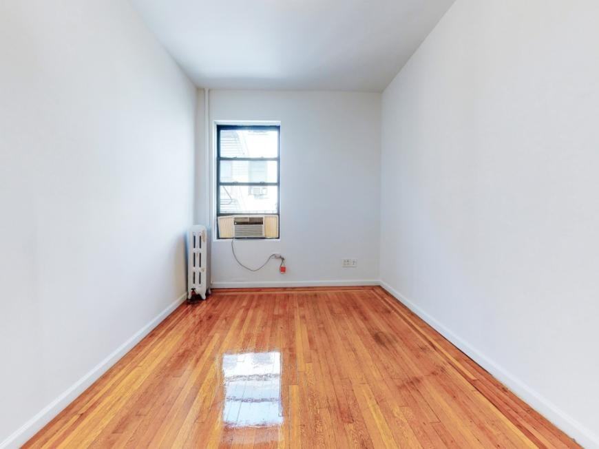 561 W 140th St - Photo 4 of 7